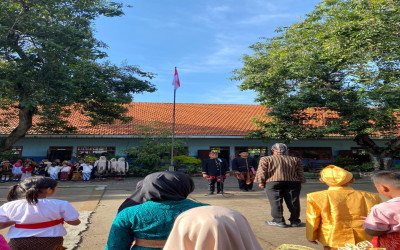 UPACARA HARI GURU DAN HUT PGRI KE 80